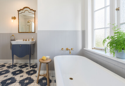 NAVY CLASSIC - Featured children's bathroom, Greenlane